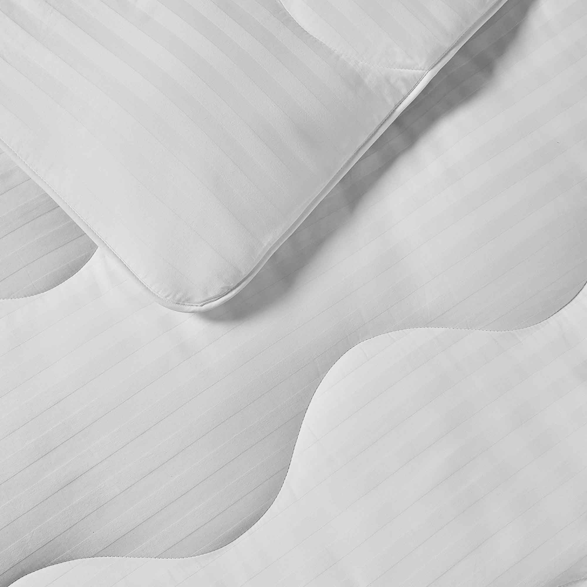 Close view of the Boutique Silk duvet stripe detail