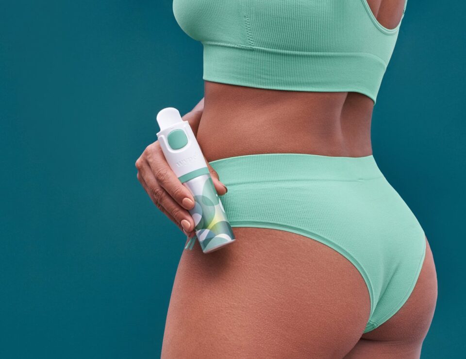 Person holding the Wype applicator