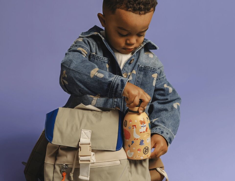 Bambini con borracce 24Bottles durante una giornata di scuola