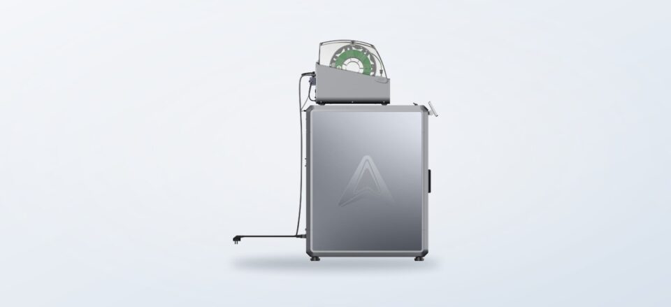 Creality K2 Plus Combo 3D-Drucker auf neutralem Hintergrund