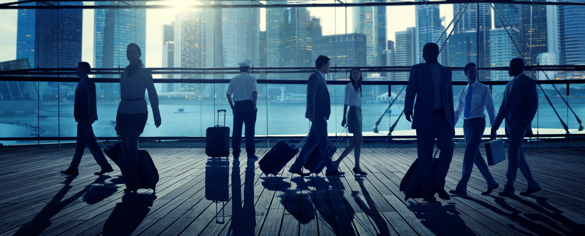 Passeggeri in attesa in un terminal aeroportuale