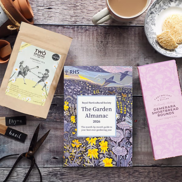 Gardening gift box with book and refreshments