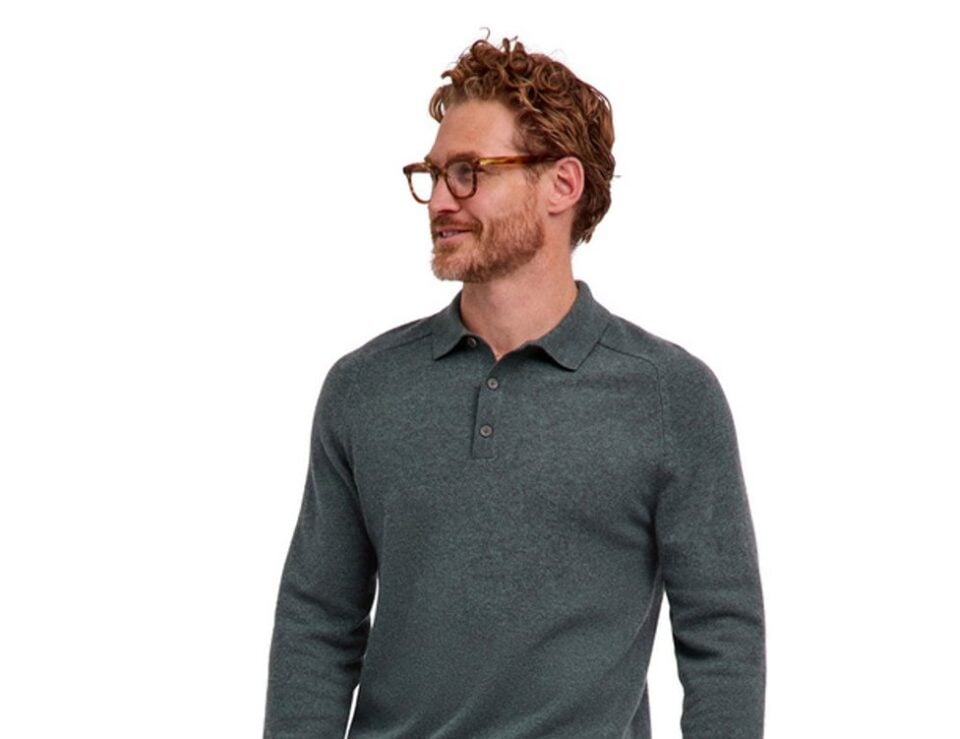 FALKE Pure Cashmere Herrenpullover in einer klaren Produktaufnahme