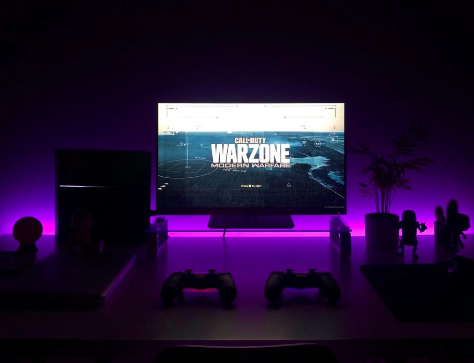 Postazione gaming illuminata per le serate autunnali