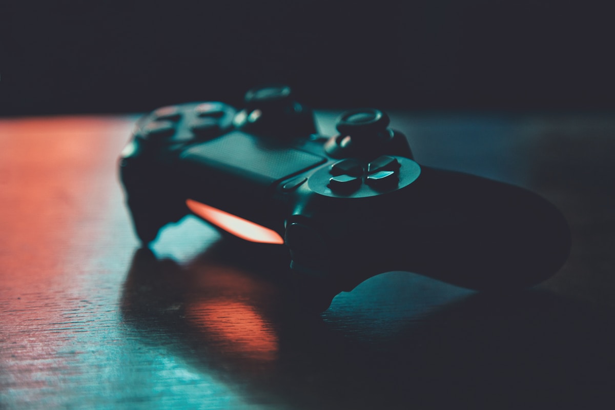 Primo piano di un controller per videogiochi