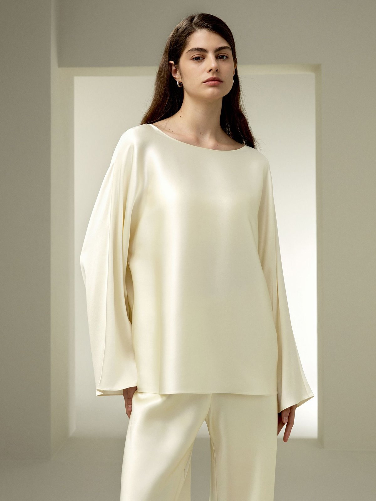 Blusa girocollo in charmeuse di seta Lilysilk