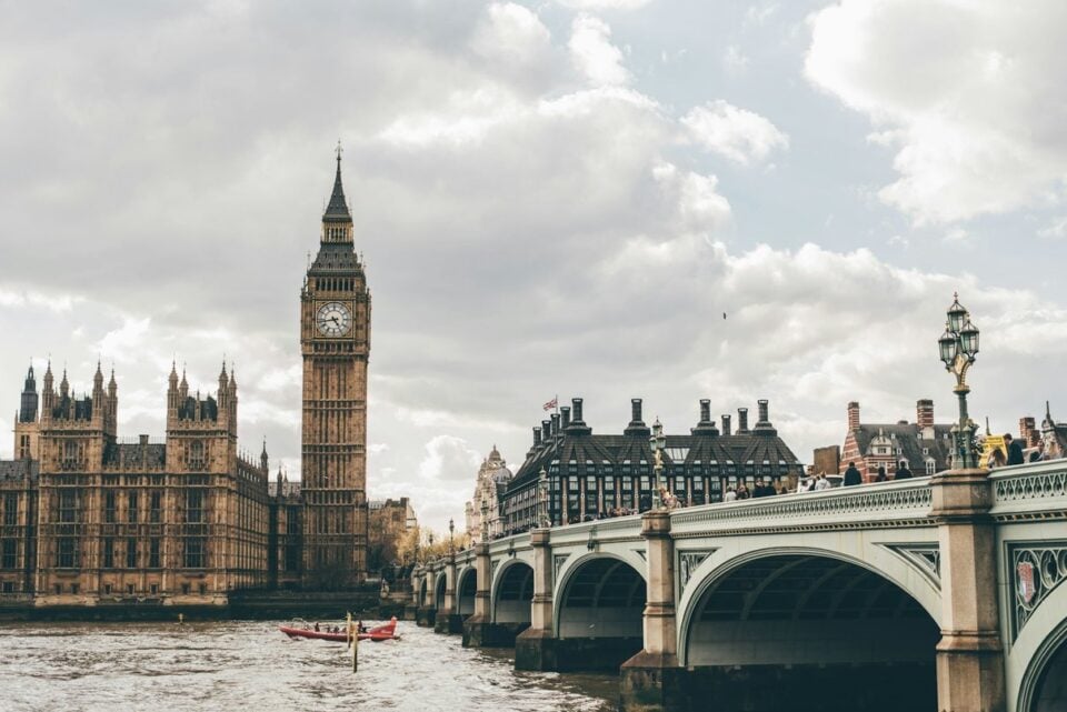 London city scene for planning an afternoon tea experience