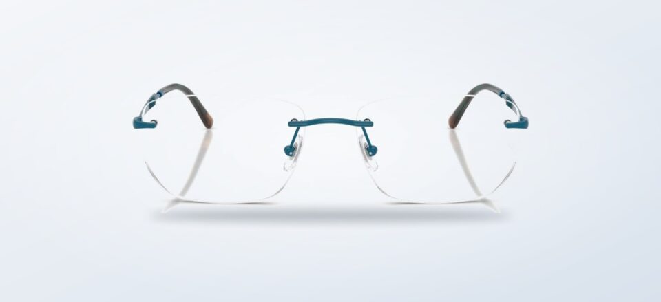 Armazón oftálmico Ray Ban RX3768V azul sobre fondo claro