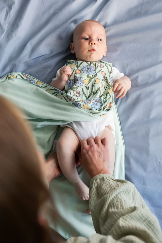 Gigoteuse Najell portée par un bébé
