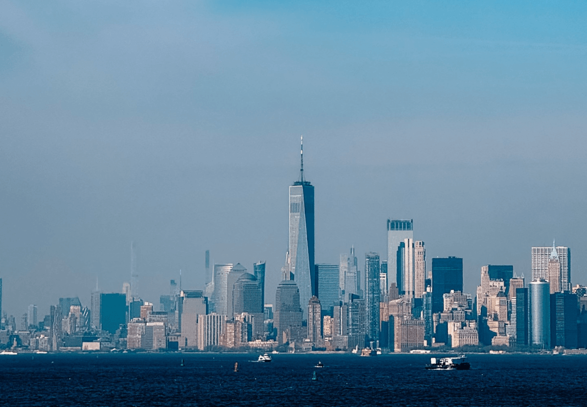 Skyline de Manhattan visto desde el agua