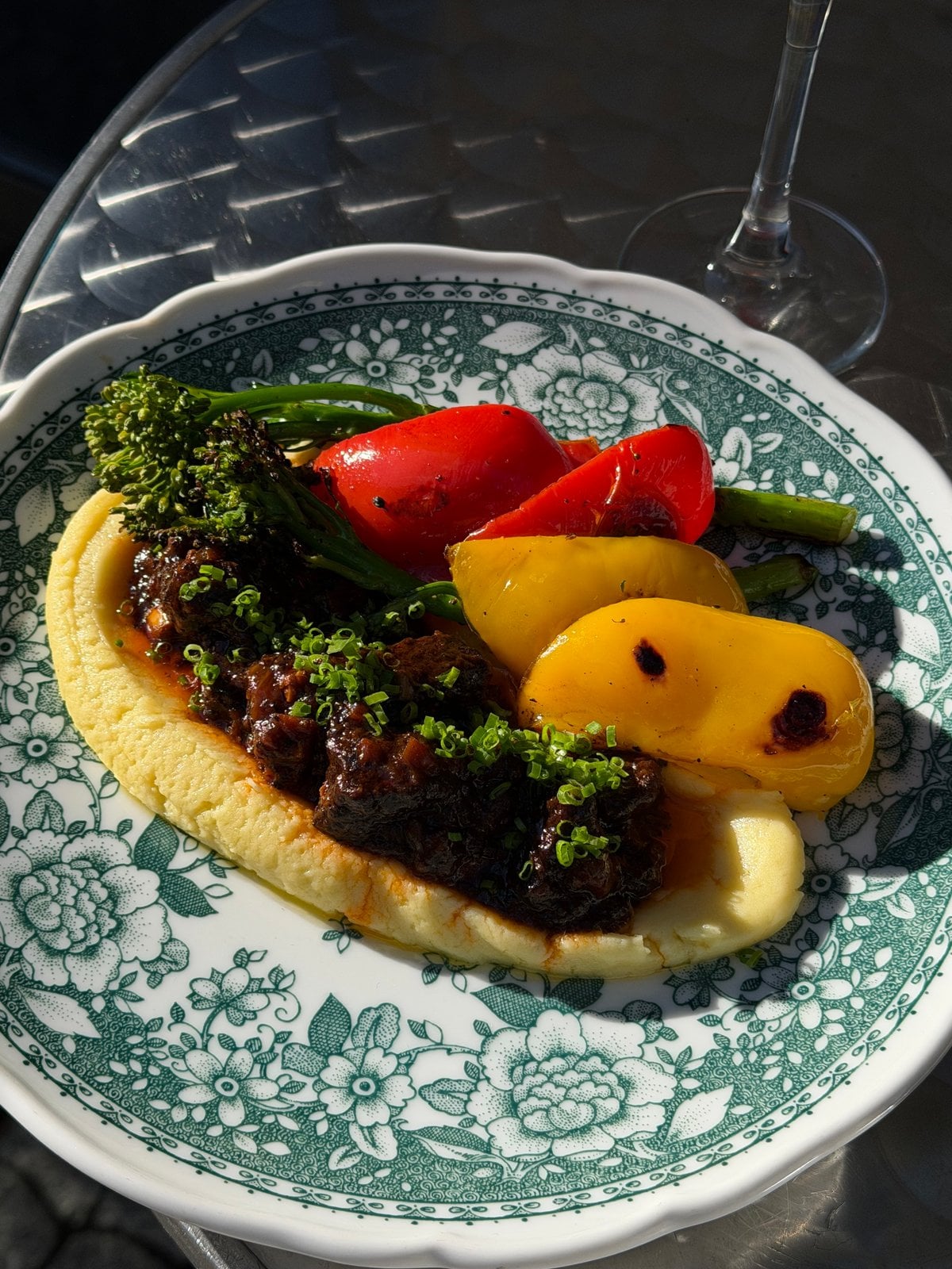 Danie mięsne z papryką z oferty Sour Warszawa