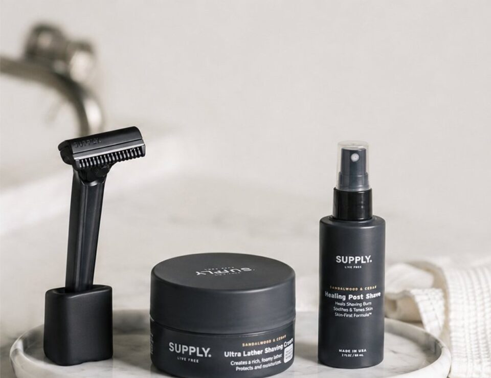 Supply shaving set arranged in a bathroom shaving ritual