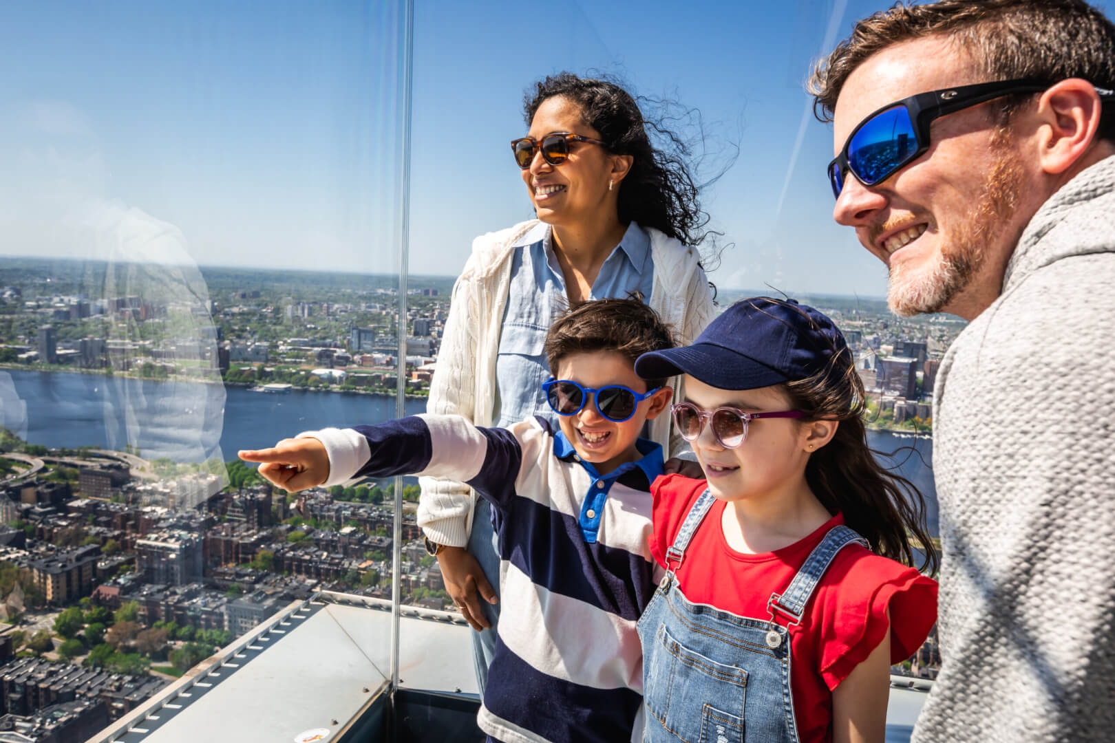 Famille profitant d'une visite à View Boston