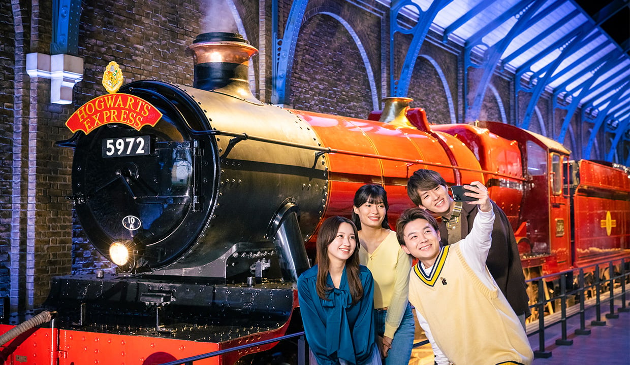 The Platform 9 and 3/4 set with a Hogwarts Express carriage