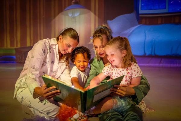 Family team connected with Frameless Multi-Sensory Tots Classes