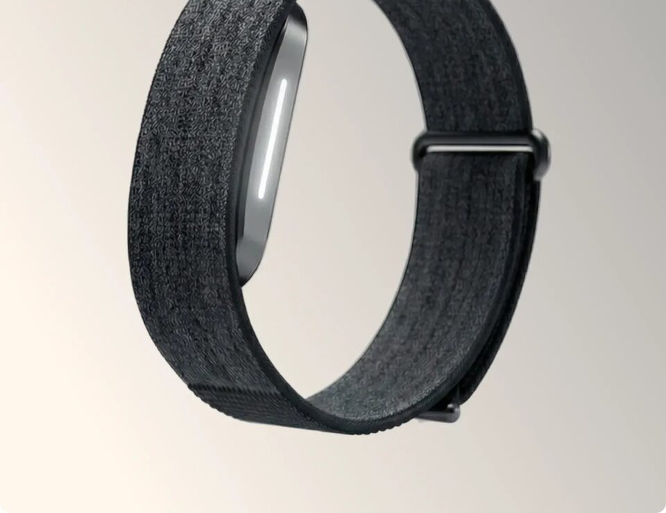 Hume Band 2.0 als einzelnes Wearable auf hellem Hintergrund